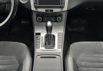 Подержанный автомобиль Volkswagen Passat Sedan 2012 года (11 фото)