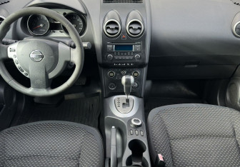 Подержанный автомобиль Nissan Qashqai 2007 года (10 фото)