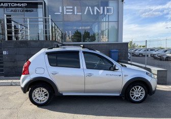 Подержанный автомобиль Renault Sandero 2013 года (4 фото)