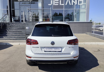 Подержанный автомобиль Volkswagen Touareg 2016 года (6 фото)