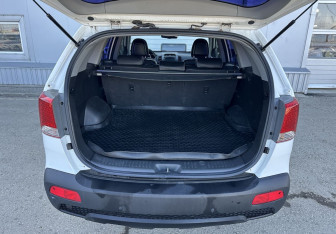Подержанный автомобиль Kia Sorento 2012 года (15 фото)