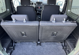 Подержанный автомобиль Suzuki Jimny 2020 года (15 фото)