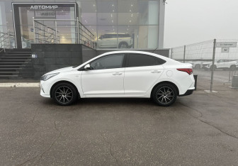 Подержанный автомобиль Hyundai Solaris Sedan 2022 года (8 фото)