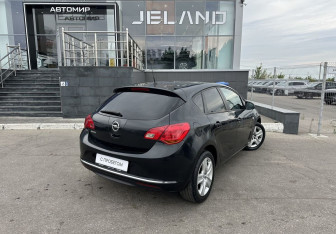 Подержанный автомобиль Opel Astra Hatchback 2012 года (5 фото)