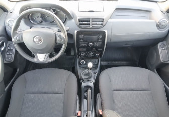 Подержанный автомобиль Nissan Terrano 2017 года (10 фото)