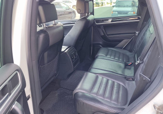 Подержанный автомобиль Volkswagen Touareg 2016 года (12 фото)