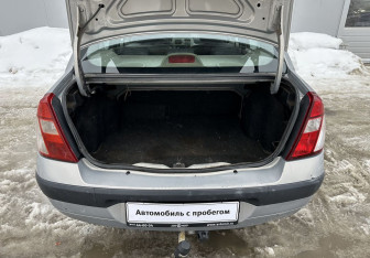 Подержанный автомобиль Renault Symbol 2005 года (13 фото)