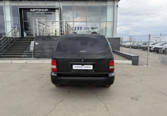 Подержанный автомобиль Kia Carnival 2004 года (6 фото)