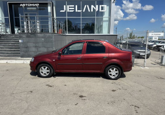 Подержанный автомобиль Renault Logan Sedan 2011 года (8 фото)