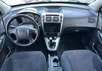 Подержанный автомобиль Hyundai Tucson 2006 года (10 фото)