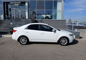 Подержанный автомобиль Kia Cerato Sedan 2011 года (4 фото)