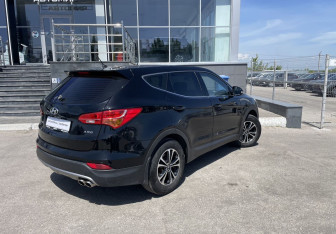 Подержанный автомобиль Hyundai Santa Fe 2014 года (5 фото)