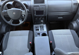 Подержанный автомобиль Dodge Nitro 2007 года (10 фото)