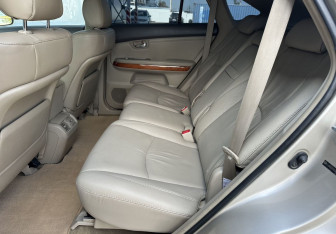 Подержанный автомобиль Lexus RX 2006 года (12 фото)