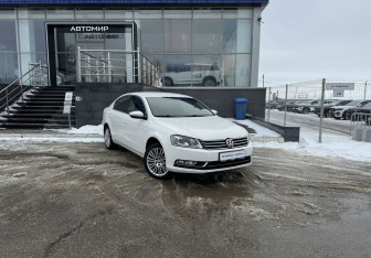 Подержанный автомобиль Volkswagen Passat Sedan 2012 года (3 фото)