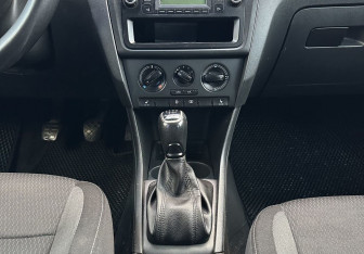 Подержанный автомобиль Skoda Rapid Wagon 2014 года (11 фото)