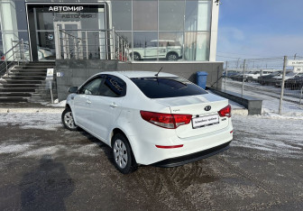 Подержанный автомобиль Kia Rio Sedan 2015 года (7 фото)