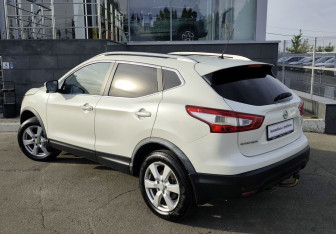 Подержанный автомобиль Nissan Qashqai 2015 года (7 фото)