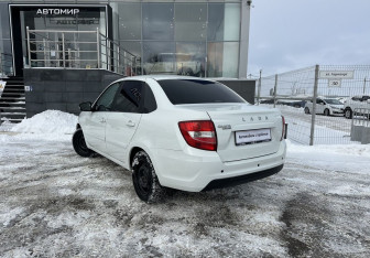 Подержанный автомобиль LADA (ВАЗ) Granta Sedan 2019 года (7 фото)