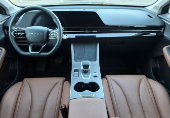 Подержанный автомобиль Omoda C5 2024 года (10 фото)