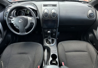 Подержанный автомобиль Nissan Qashqai 2007 года (10 фото)