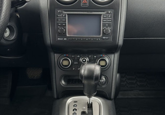 Подержанный автомобиль Nissan Qashqai 2010 года (11 фото)