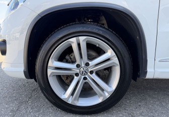 Подержанный автомобиль Volkswagen Tiguan 2015 года (14 фото)