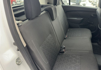 Подержанный автомобиль Renault Sandero 2018 года (12 фото)