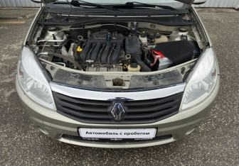 Подержанный автомобиль Renault Sandero 2011 года (14 фото)