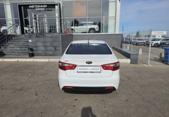 Подержанный автомобиль Kia Rio Sedan 2013 года (6 фото)
