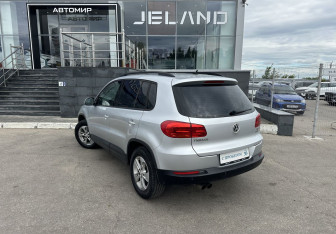 Подержанный автомобиль Volkswagen Tiguan 2012 года (7 фото)