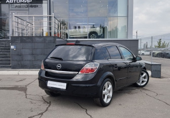 Подержанный автомобиль Opel Astra Hatchback 2007 года (5 фото)