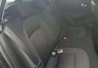 Подержанный автомобиль Nissan Qashqai 2007 года (12 фото)