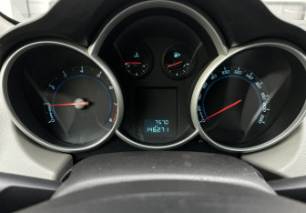 Подержанный автомобиль Chevrolet Cruze Sedan 2011 года (9 фото)