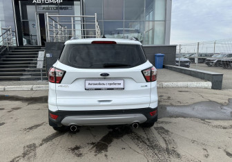 Подержанный автомобиль Ford Kuga 2018 года (6 фото)