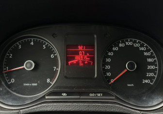 Подержанный автомобиль Volkswagen Polo Sedan 2013 года (9 фото)