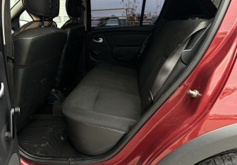 Подержанный автомобиль Renault Sandero 2012 года (12 фото)