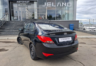 Подержанный автомобиль Hyundai Solaris Sedan 2014 года (7 фото)