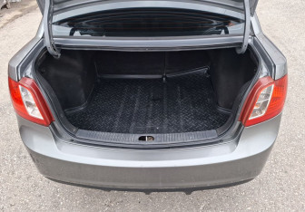 Подержанный автомобиль Kia Rio Sedan 2010 года (15 фото)