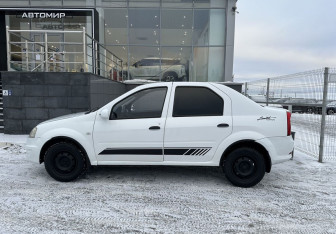 Подержанный автомобиль Renault Logan Sedan 2011 года (8 фото)