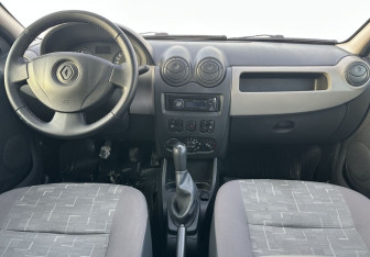 Подержанный автомобиль Renault Logan Sedan 2014 года (10 фото)