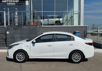 Подержанный автомобиль Kia Rio Sedan 2019 года (8 фото)
