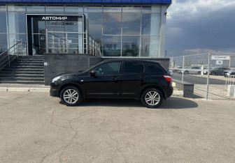 Подержанный автомобиль Nissan Qashqai 2013 года (8 фото)