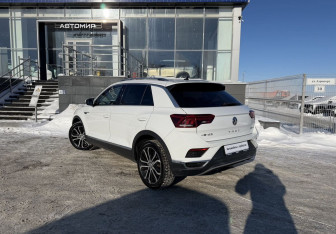 Подержанный автомобиль Volkswagen T-Roc 2019 года (7 фото)