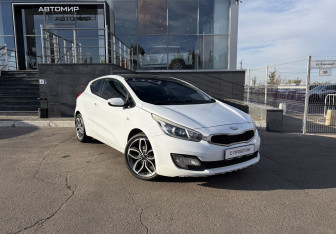 Подержанный автомобиль Kia Ceed Hatchback 2013 года (3 фото)