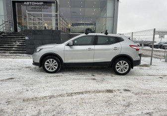 Подержанный автомобиль Nissan Qashqai 2017 года (8 фото)