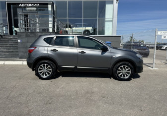 Подержанный автомобиль Nissan Qashqai 2012 года (4 фото)
