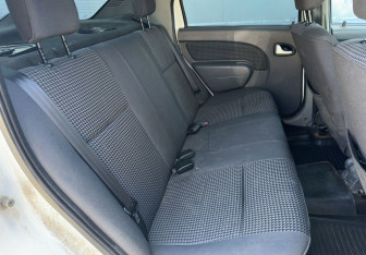 Подержанный автомобиль Renault Logan Sedan 2008 года (12 фото)