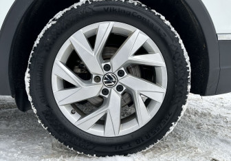 Подержанный автомобиль Volkswagen Tiguan 2021 года (14 фото)