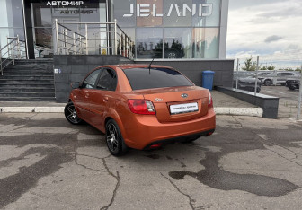 Подержанный автомобиль Kia Rio Sedan 2011 года (7 фото)